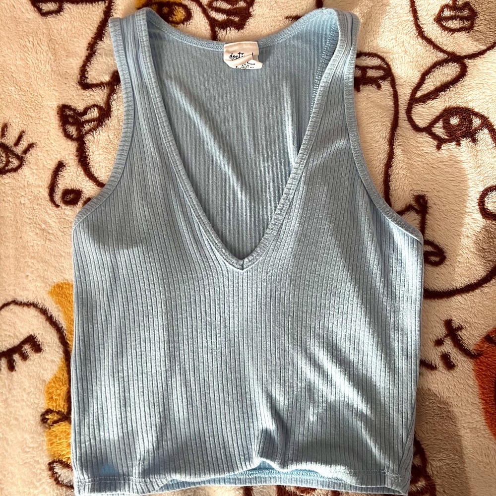 COPY - Tilly's baby blue v neck crop
